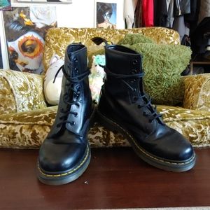Doc Martens 1460 smooth combat boots